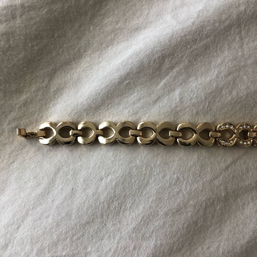 Gold Chain Linked Bracelet - Picture 7 of 8